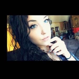 Meet your Posher, Desiree